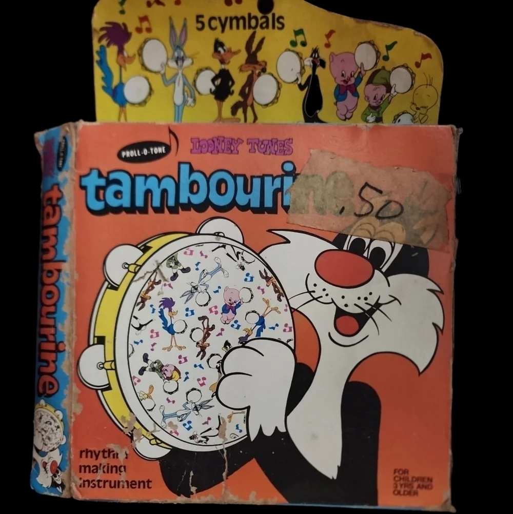 Vintage Looney Tunes Tambourine with Characters.  Comes In Original Box. - Picture 2 of 6